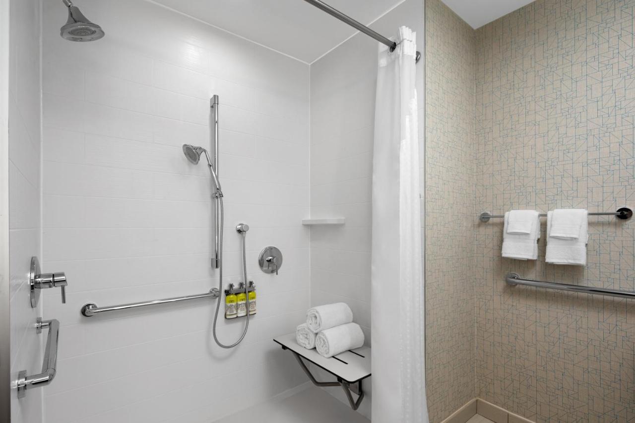 Holiday Inn Express & Suites Woodside Laguardia Airport New York Exterior foto